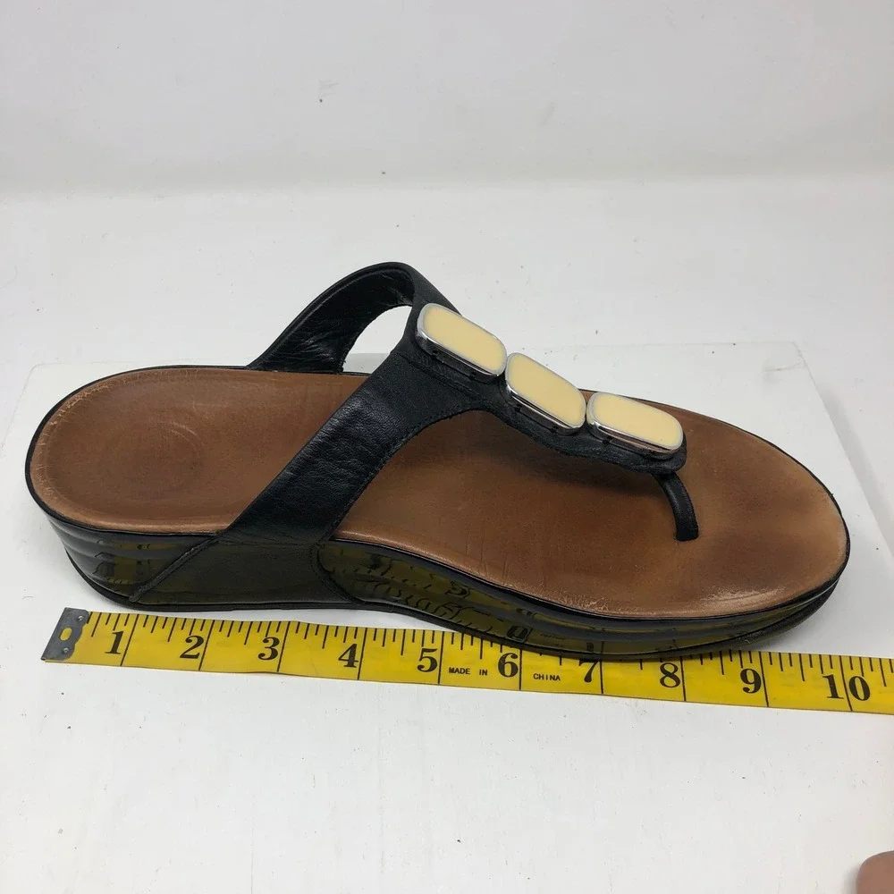 FitFlop Sandals 8 Black Tan Leather Enamel Stone Microwobbleboard Summer Casual